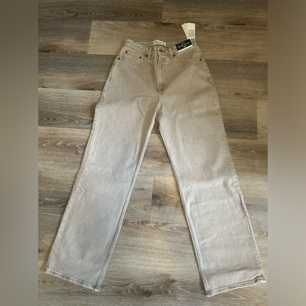new with tags Abercrombie and fitch 90s relaxed high rise curve love oat jeans
